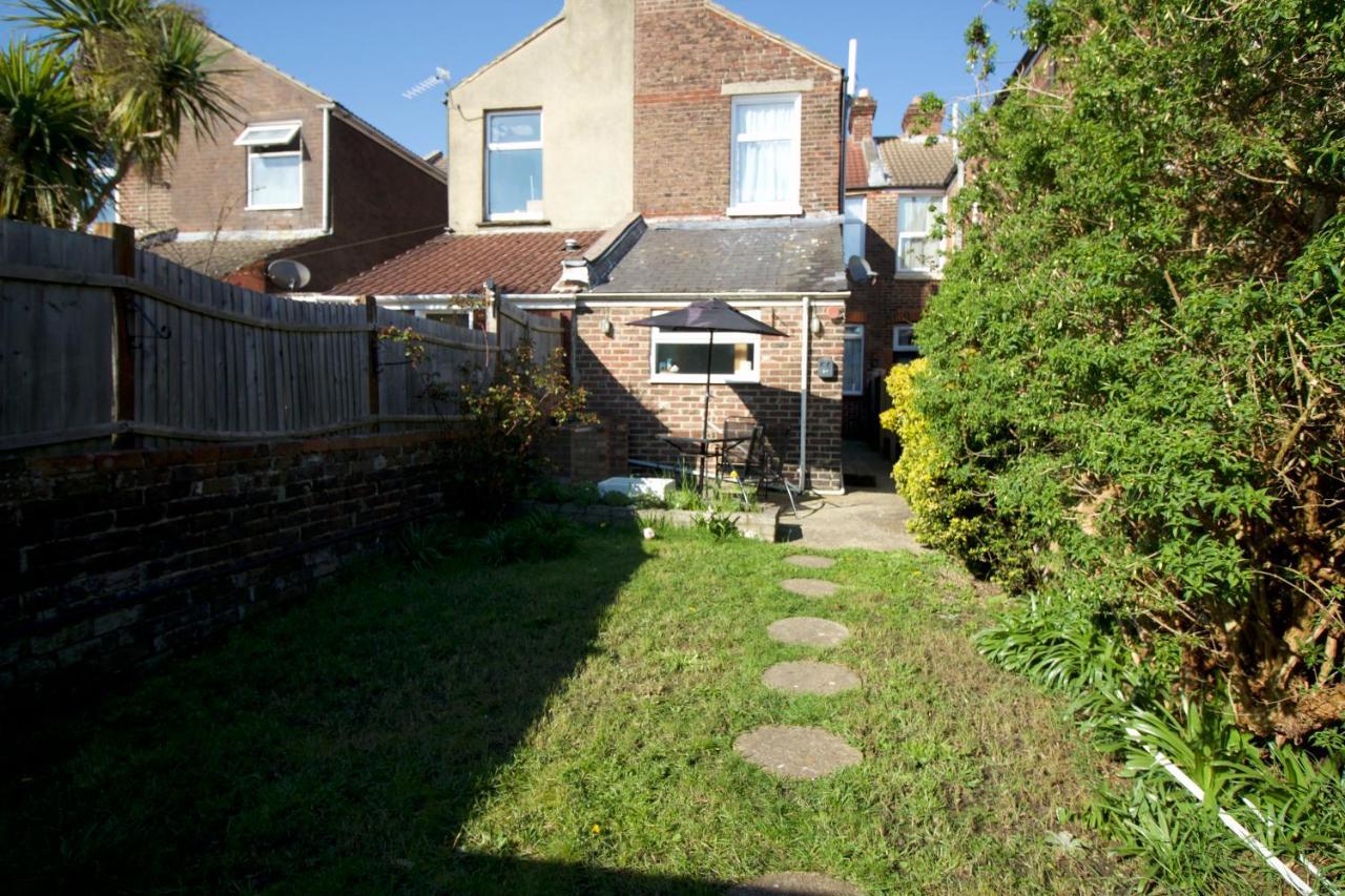 Villa Thirty Barons Southsea Exterior foto